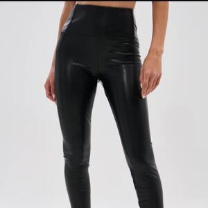 AKIRA SLIM THICC 4 WAY STRETCH LEGGING IN BLACK Size LL